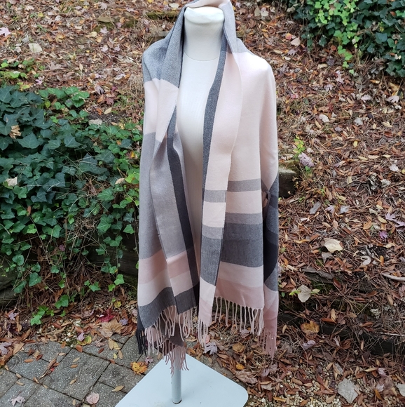 J Crew Wrap Coat Cape Shawl with fringe Pink & Gray Womens one Size fits All - Picture 2 of 8